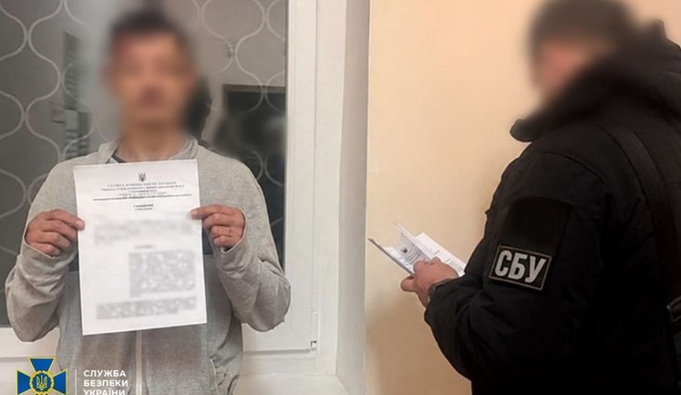 Встановлені обставини вбивства російським окупантом 5 українських воїнів у селі під Харковом