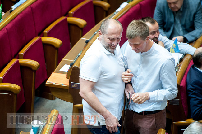 Шахов, що голосує за чотирьох, Ляшко в касці і розмова Новинського з Воропаєвим, - день роботи ВР 20 червня 09