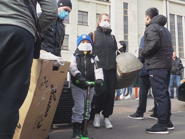 Спецпоїзд Москва-Київ привіз українців на Батьківщину 28