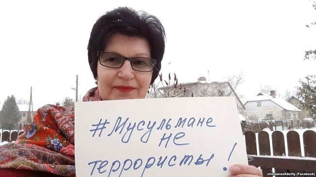 Мусульмани не терористи, - в окупованому Криму відбувається флешмоб на підтримку засуджених у справі Хізб ут-Тахрір кримських татар 02