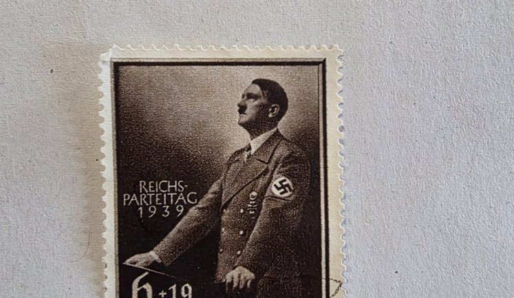 Более 14 тыс. марок с Гитлером и нацистской символикой пытались ввезти в Украину, - таможня. ВИДЕО+ФОТО