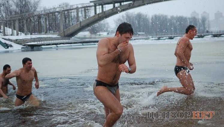 Ukrainians Celebrate Epiphany by Traditional Swimming in Ice Cold Water. PHOTOS
