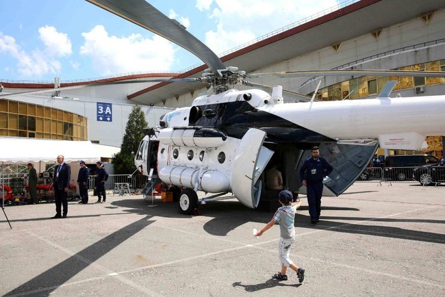 Авиакомпания Украинские вертолёты представила на выставке Авіасвіт XXI модернизированный вертолет Ми-8МТВ-1 05