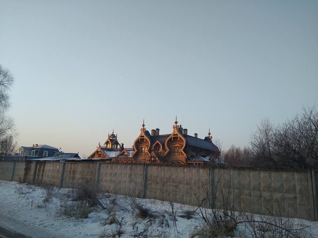 У экс-регионала Бойко нашли особняк в Киеве в русском стиле 01