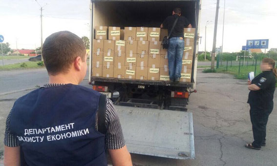 Поліція розкрила схему незаконного ввезення в Україну та продажу сигарет із Білорусі 03 Поліція розкрила схему незаконного ввезення в Україну та продажу сигарет із Білорусі 03