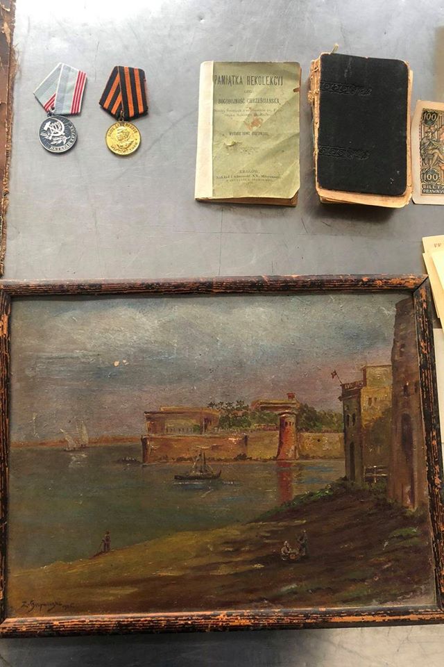 Ukrainian busted carrying over 100 antique items across border with Poland 04