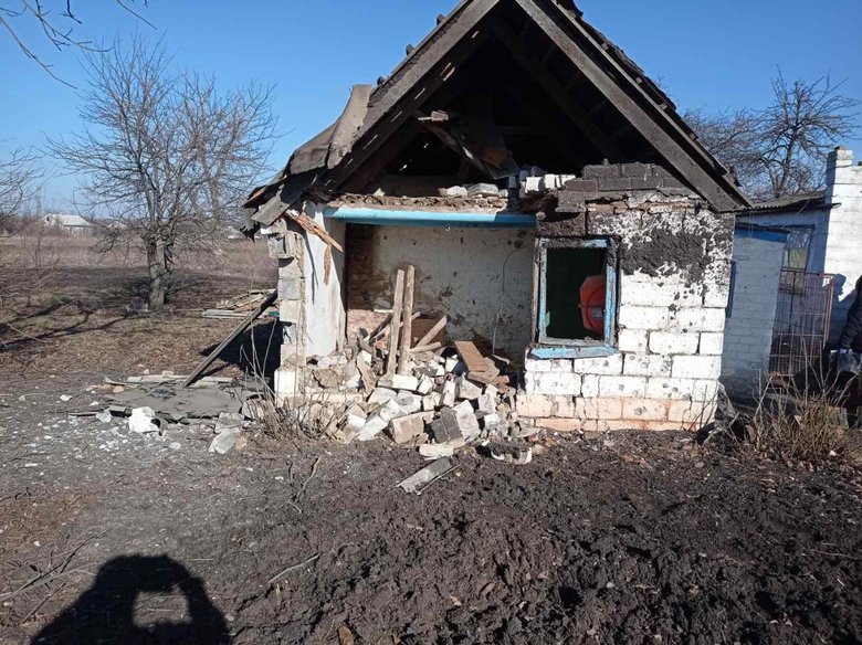 Последствия утреннего обстрела войсками РФ окрестностей Марьинки 03