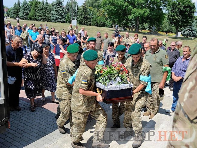 На похороні комвзводу батальйону 24-ї ОМБр Олександра Бардалима мер міста говорив про братовбивчу війну і необхідність домовлятися. Ветерани та громадськість вимагають вибачень 06