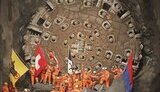 В Швейцарии пробурили самый длинный тоннель в мире - 57 км. ФОТОрепортаж.