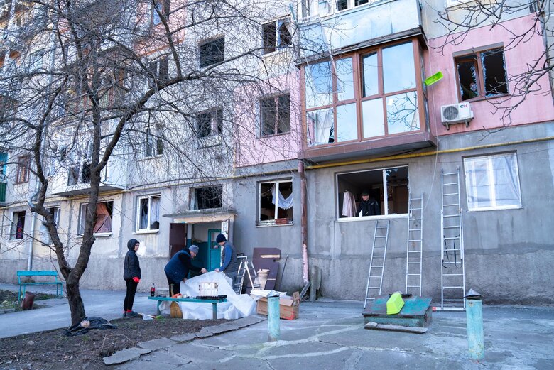 У Кропивницькому відновлюють пошкоджені після атаки 20 березня будинки