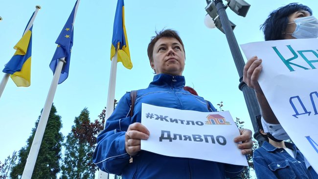 Переселенцы пикетировали ОП с требованием возобновить работу жилищных программ: Ми вдома, але без будинку! 02
