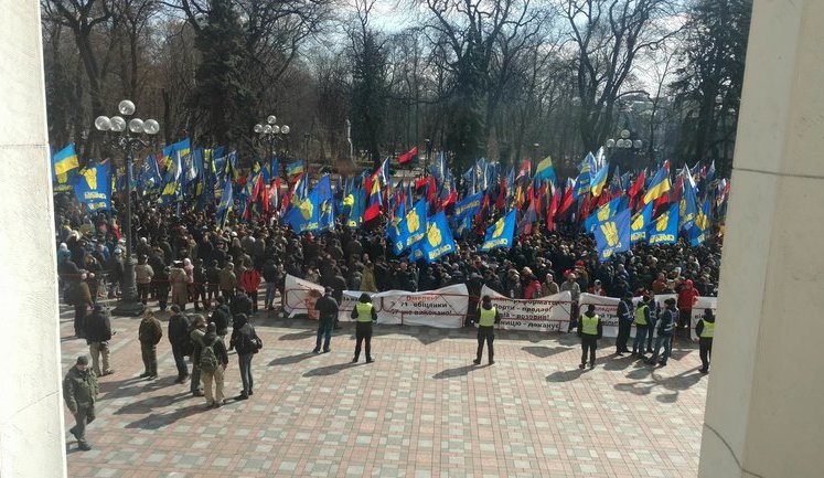 Nationalists’ rally in downtown Kyiv: protesters marched from Cabinet of Ministers to parliament. PHOTOS