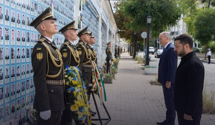 Зеленський і прем’єр Ірландії Мартін ушанували пам’ять загиблих українських воїнів. ВIДЕО