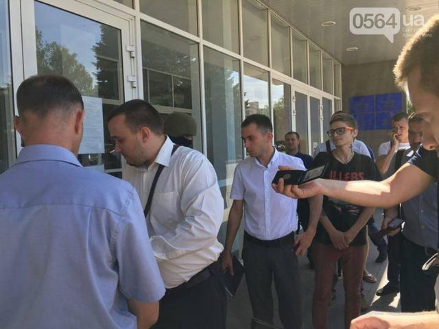 Прокуратура знову проводить обшуки в міськвиконкомі Кривого Рогу 01