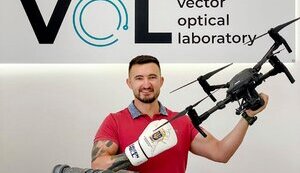 "Вектор-оптична лабораторія" оголосила збір на ремонт 200 дронів та приладів нічного бачення для ЗСУ: розіграш рукавички з автографом Усика. ФОТО