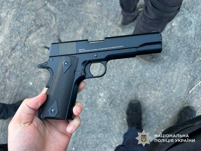 В Ужгороді затримали двох чоловіків після стрілянини у Боздоському парку