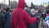 "Будем вакцинироваться российской вакциной. Мы американской не верим! Гадость нам какую-то уколят", - в Изюме экс-коммунист Фомичевский пропагандирует "Спутник V" на "тарифном" митинге. ВИДЕО