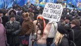 На Майдане развернули плакат с вопросом Януковичу: "Откуда ты такой пи#датый"? ФОТОрепортаж