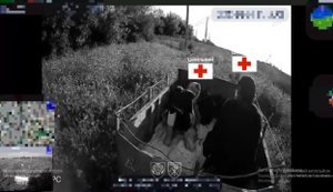 Росіяни FPV-дронами атакували евакуаційний робот із цивільними, попри червоні хрести, - 33-й полк. ВIДЕО