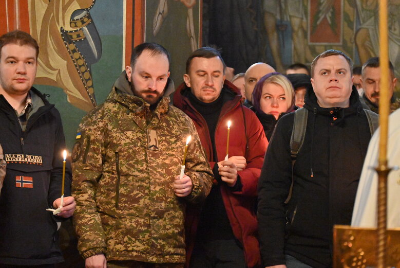 В Киеве простились с известным спелеологом, инженером и зооспасателем Святославом Романчуком (Нутрий), который погиб в бою с оккупантами 11