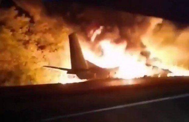 В Харьковской области разбился военный самолет с курсантами 02