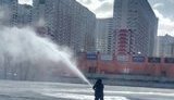 У Києві заливали водою золовідвал ТЕЦ-4: район Позняки знову засипало отруйної пилом. ФОТОрепортаж