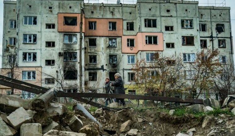 Russians fired artillery at dormitory in Kherson