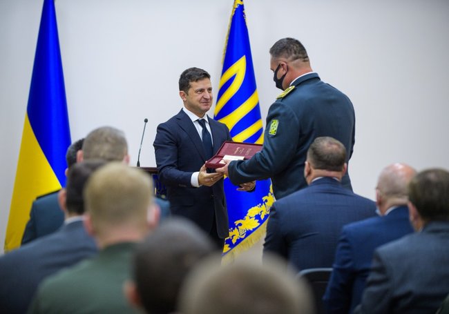 Необхідно оперативно підвищити якість і достовірність розвідувальної інформації, - Зеленський 02