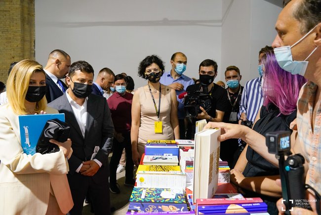 Зеленські накупили книжок на Книжковому Арсеналі 10