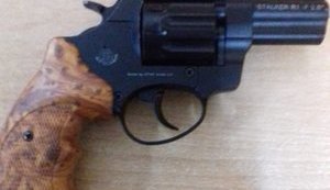 Жительница Винницы пыталась ввезти на территорию оккупированного Крыма запрещенный револьвер