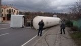 Автоцистерна з газом перекинулася в Житомирі. Евакуйовано жителів двох прилеглих будинків, - ДСНС. ФОТО