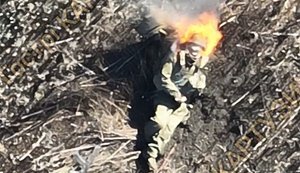 Украинский дрон поджег рюкзак - оккупант сгорел заживо. ВИДЕО