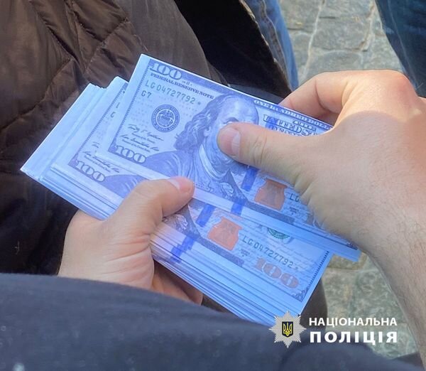 На Львівщині затримали чоловіків, які оформляли ухилянтів водіями