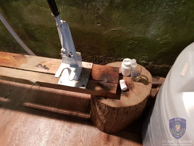 Підпільне виробництво алкогольного фальсифікату ліквідовано на Чернігівщині, вилучено продукції на 1,4 млн грн 14