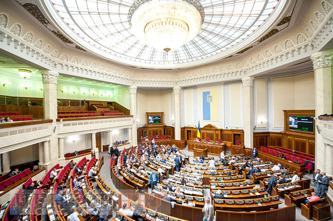 Ківалов-реготун, новинки кіно для Романовського та розмова сватів Деркача і Литвина, - день роботи ВР 23 травня 01