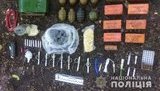 Детонаторы, пластид, противопехотная мина и гранаты: на Лысой горе в Киеве обнаружен тайник с боеприпасами, - полиция. ФОТО