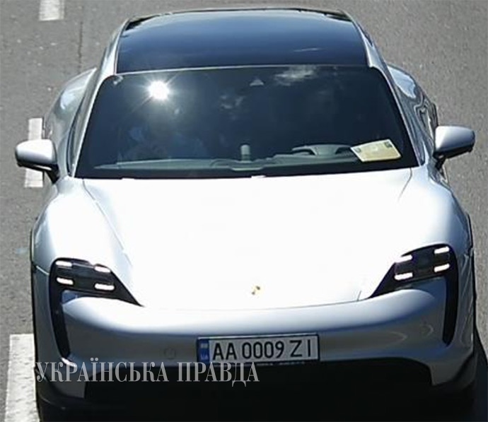 Tymoshenko drives Porsche for $100,000 and rents 1,200 sq m estate from developer Nikonov at three times the lower price, - media 07