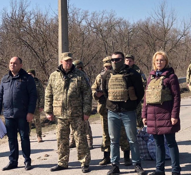 Представители ЛНР передали 60 заключенных для дальнейшего отбывания наказания на подконтрольной Украине территории, - Денисова 07