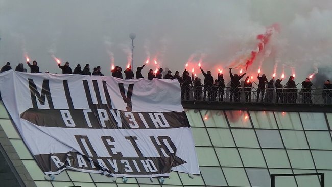 У центрі Києва відбулась акція Кава на Майдані, учасників пригощали тортами та цукерками 29