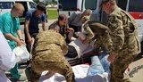 11 поранених військовослужбовців доставлено авіацією в Одесу, четверо з них у реанімації, - волонтер Танцюра. ФОТОрепортаж