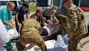11 поранених військовослужбовців доставлено авіацією в Одесу, четверо з них у реанімації, - волонтер Танцюра. ФОТОрепортаж