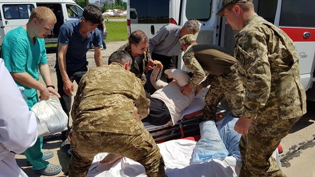 11 поранених військовослужбовців доставлено авіацією в Одесу, четверо з них у реанімації, - волонтер Танцюра 06