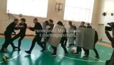 В российском Нижневартовске "в рамках профориентации" силовики поиграли со школьниками в "протестующих" и "ОМОН". ВИДЕО