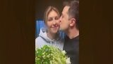 Подружжя Зеленських записало відео з букетом: "Ми разом, ми вдома, ми в Україні". ВIДЕО
