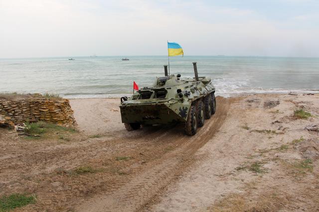 Одесские курсанты отработали вождение боевых машин на плаву 05 Одесские курсанты отработали вождение боевых машин на плаву 05