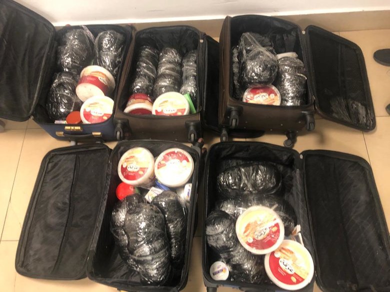 Шесть гражданок Украины вернулись из Египта с 79-ю кг псевдоэфедрина на 12 млн грн, - Госпогранслужба 01