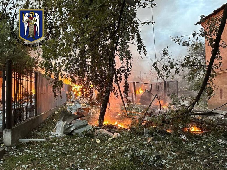В результате ракетной атаки РФ есть повреждения в нескольких районах столицы, 7 человек пострадали 02