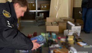 Контрабанда лекарств и сбыт в интернете: полиция Хмельнитчины пресекла деятельность преступной группы. ФОТОрепортаж