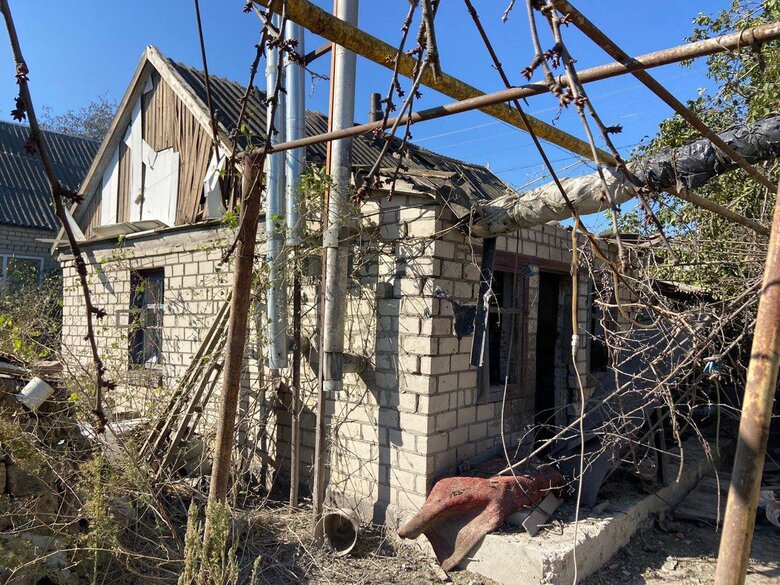 Наслідки обстрілу Ромашкового на Херсонщині 04 Наслідки обстрілу Ромашкового на Херсонщині 04