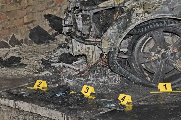 Lexus адвоката Насирова Петруненко подожгли в Киеве 02